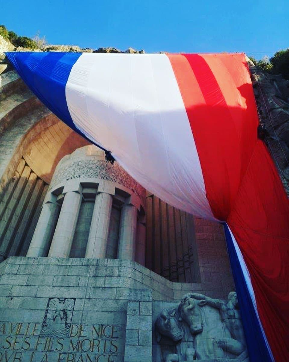 Pose drapeau géant
